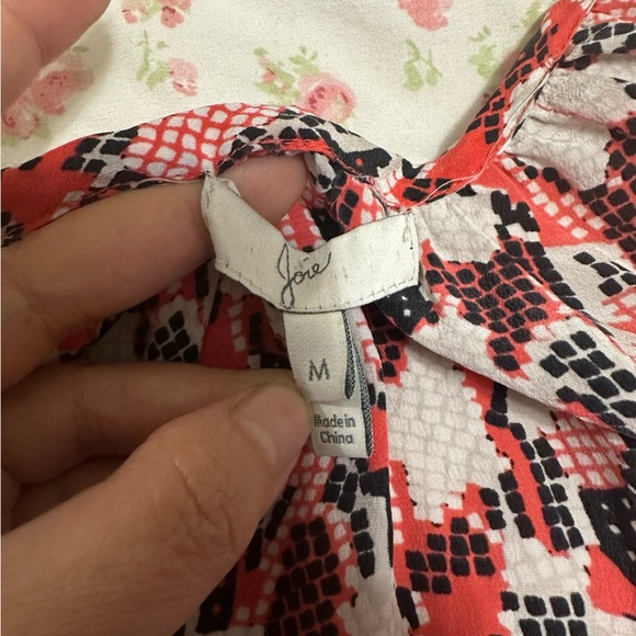 Joie Women's M 100% Silk Red White Geometric Snake Print Boho V-neck blouse - Picture 7 of 9